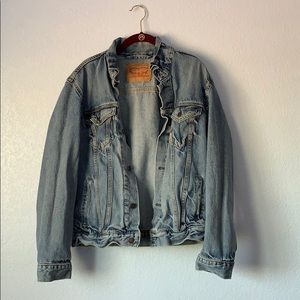 Levi’s Trucker Denim Jacket in Size Medium
